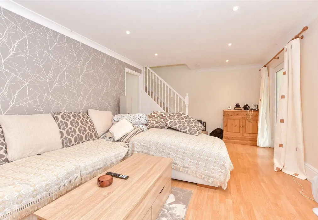 Lounge - Speldhurst Close, Ashford, Kent - Wards of Kent
