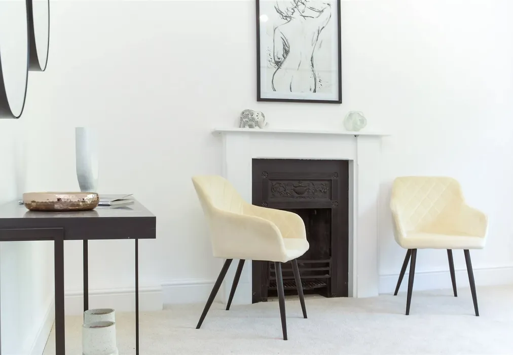 Internal Lifestyle Photograph - Bedroom 2 - Oakley Gardens, Merstham, Redhill, Surrey - Wards of Kent