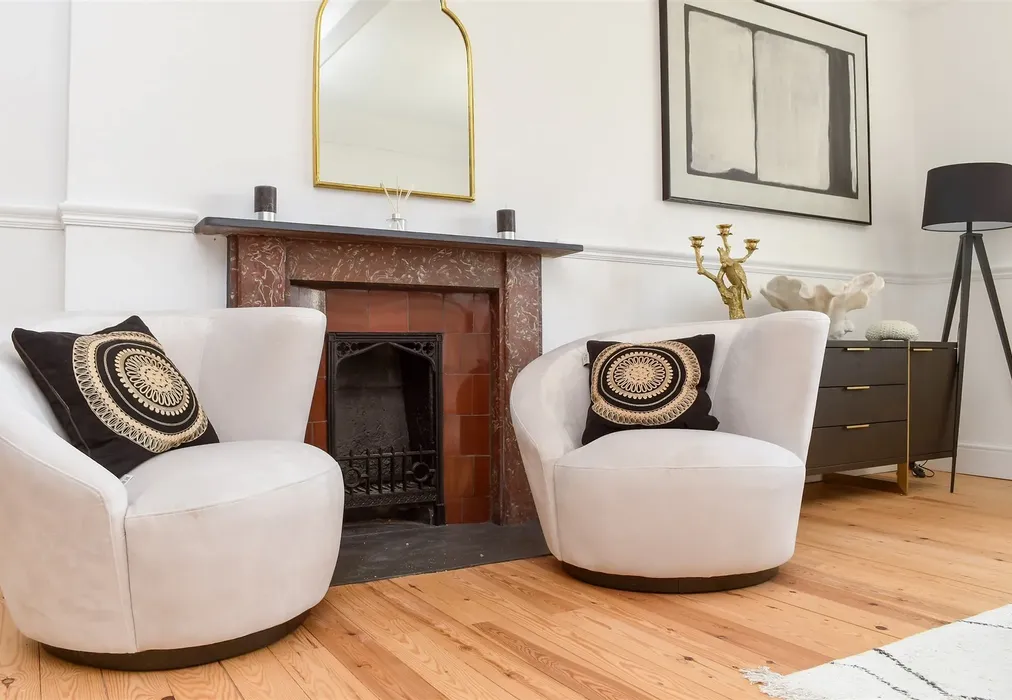Internal Lifestyle Photograph - Oakley Gardens, Merstham, Redhill, Surrey - Wards of Kent