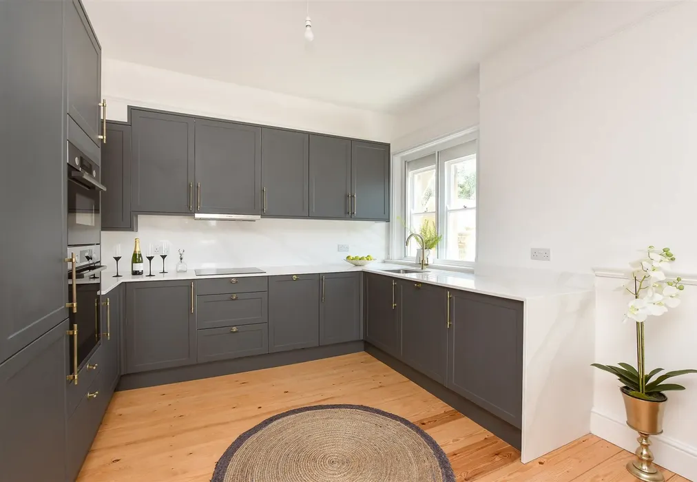 Kitchen - Oakley Gardens, Merstham, Redhill, Surrey - Wards of Kent