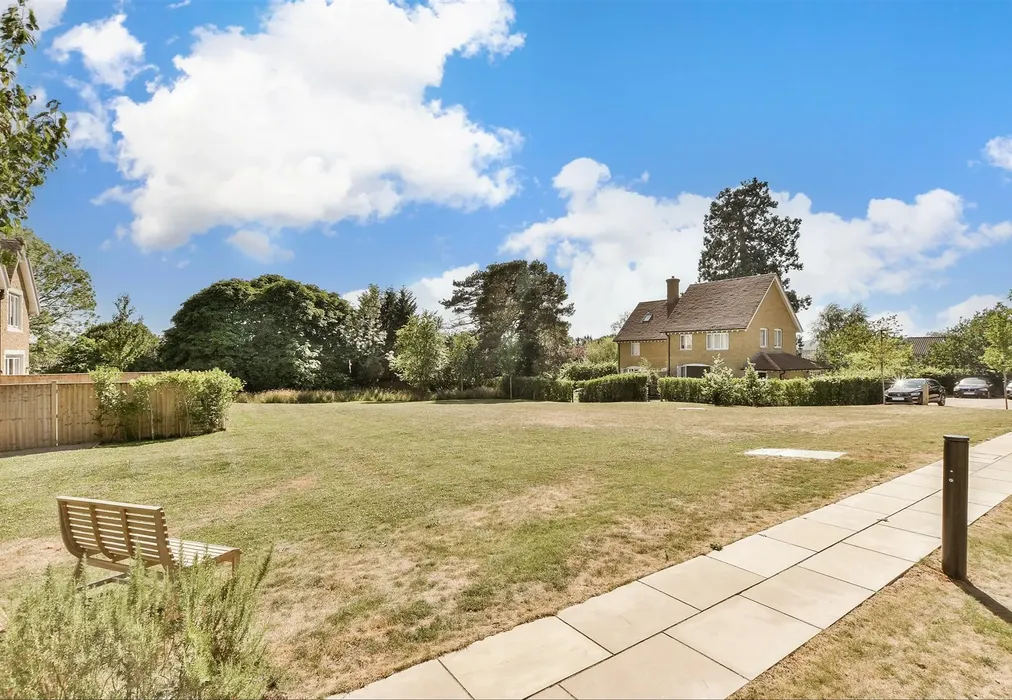 Communal Gardens - Oakley Gardens, Merstham, Redhill, Surrey - Wards of Kent