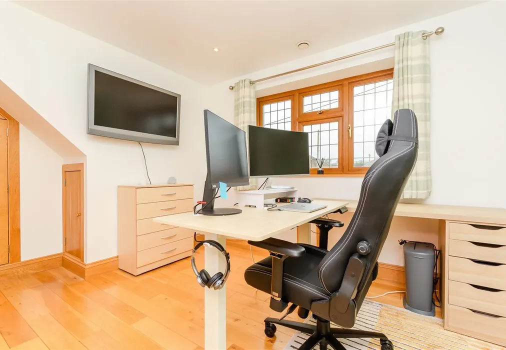 Bedroom 4 - Hever Avenue, West Kingsdown, Sevenoaks, Kent - Wards of Kent