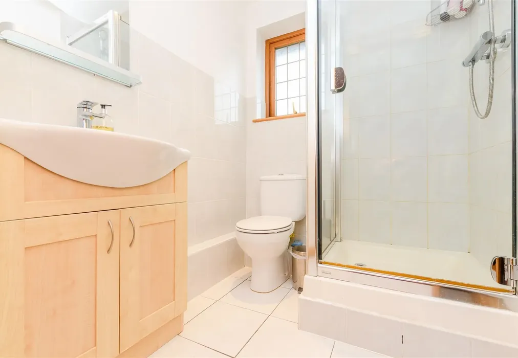 En-Suite Shower Room - Hever Avenue, West Kingsdown, Sevenoaks, Kent - Wards of Kent