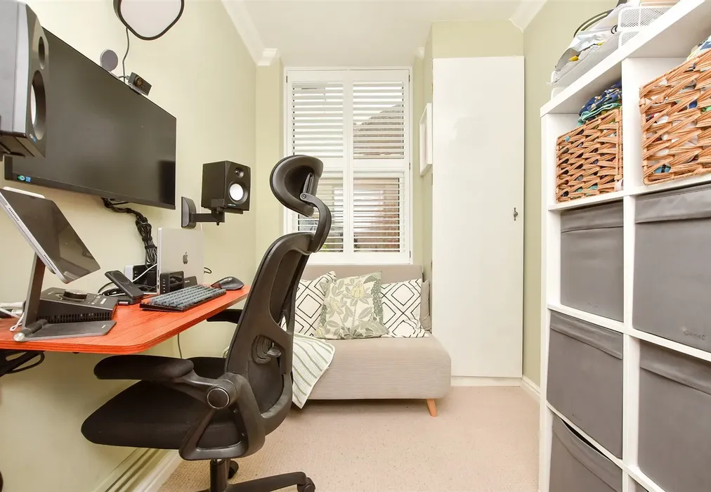 Bedroom 2 - Eastern Esplanade, Cliftonville, Margate, Kent - Wards of Kent