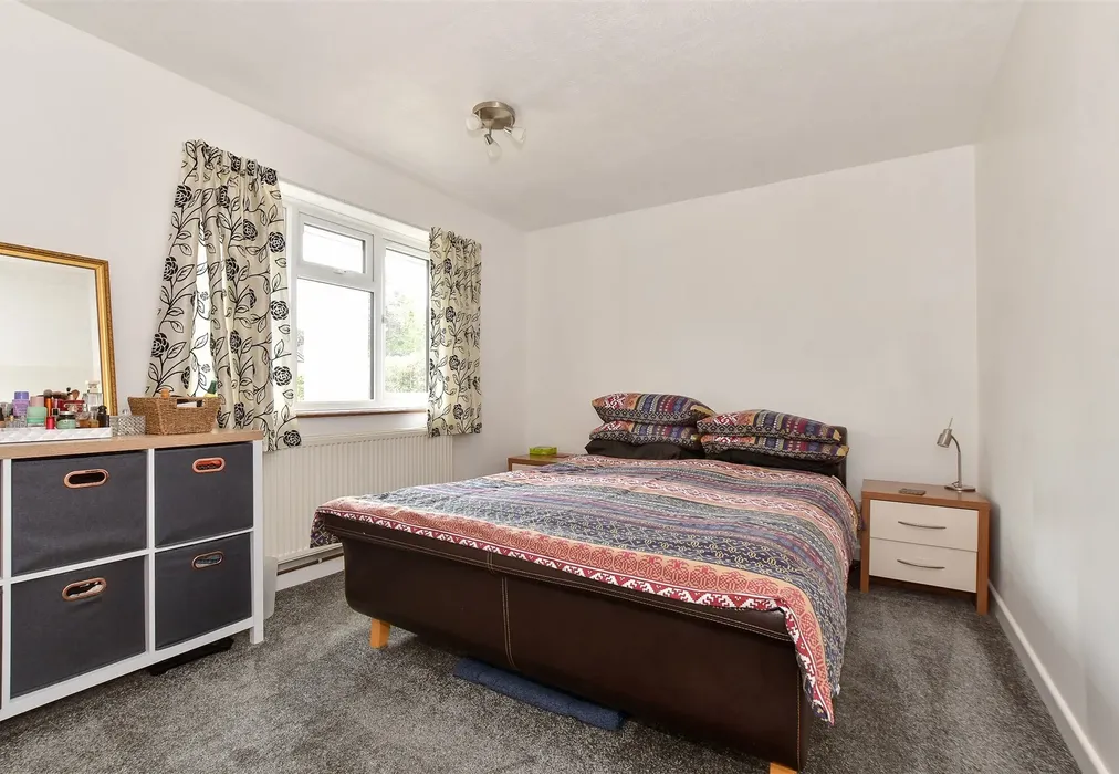 Bedroom 1 - Ampthill Road, Ryde, Isle of Wight - Wards of Kent