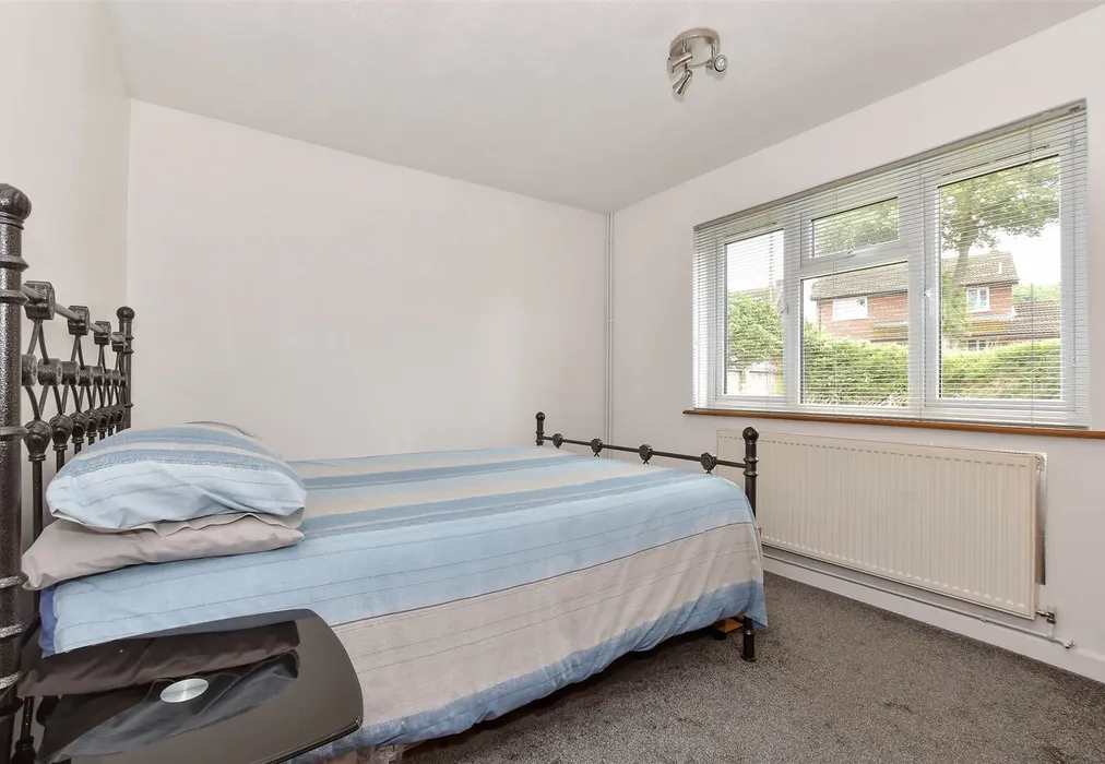 Bedroom 2 - Ampthill Road, Ryde, Isle of Wight - Wards of Kent