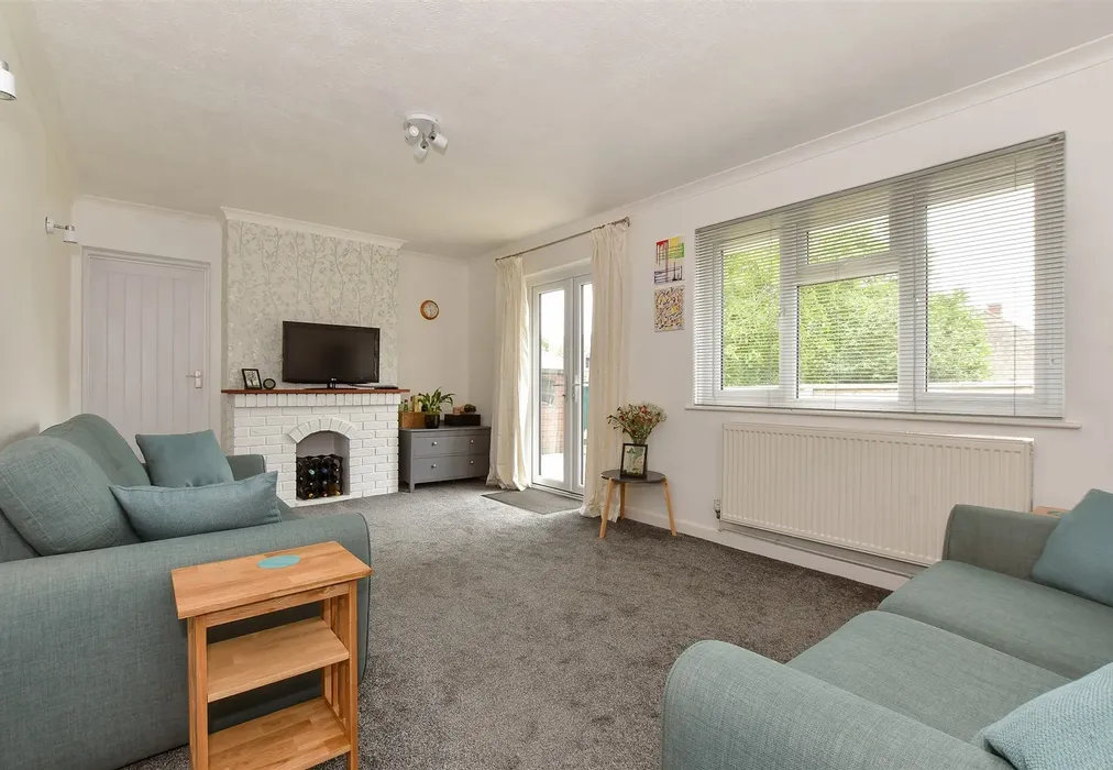 Lounge - Ampthill Road, Ryde, Isle of Wight - Wards of Kent
