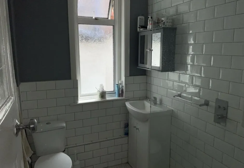 Shower Room - Upper Dane Road, Cliftonville, Margate, Kent - Wards of Kent