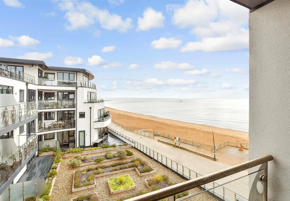 Balcony / Terrace - Beach Drive, Ramsgate, Kent - Wards of Kent