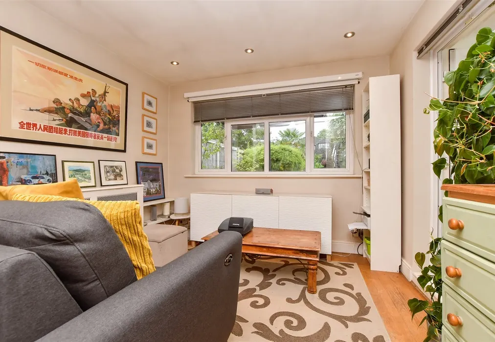 Family Area - Carshalton Grove, Sutton, Surrey - Wards of Kent
