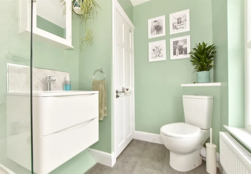 Bathroom - St. John's Crescent, Sandown, Isle of Wight - Wards of Kent