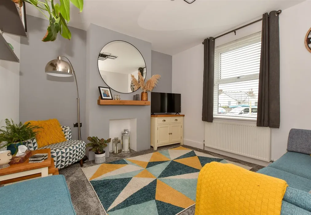 Lounge - St. John's Crescent, Sandown, Isle of Wight - Wards of Kent