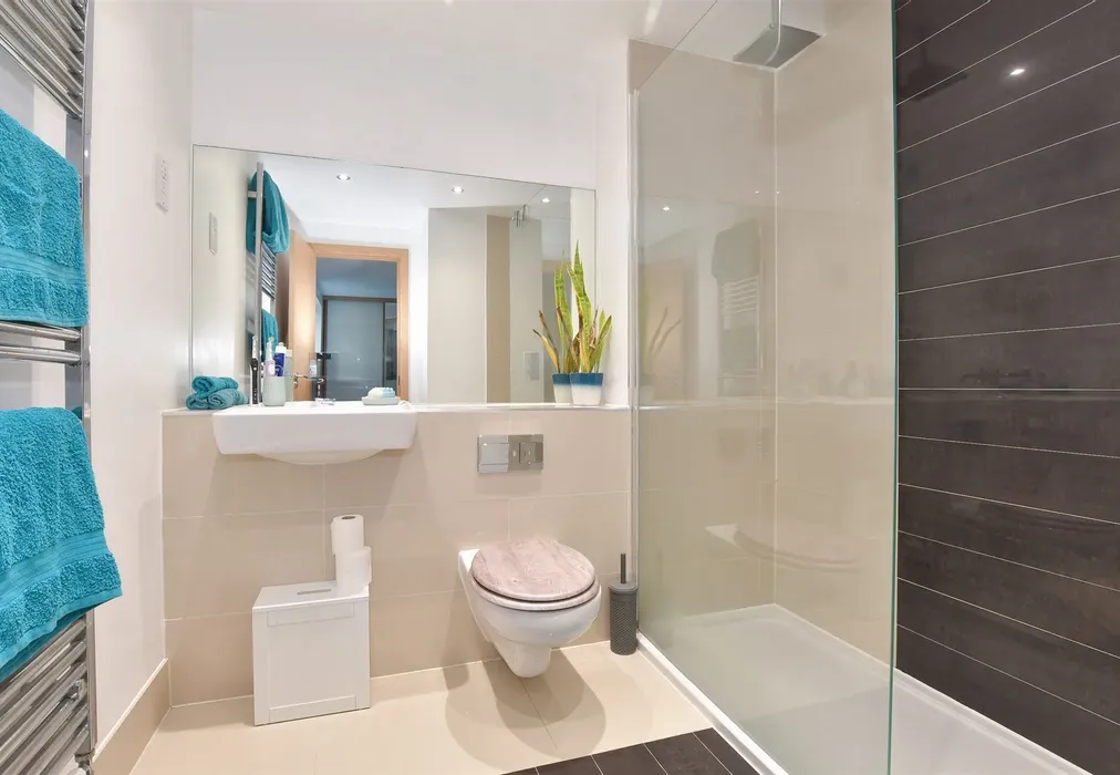 En-Suite - Olympia Way, Whitstable, Kent - Wards of Kent