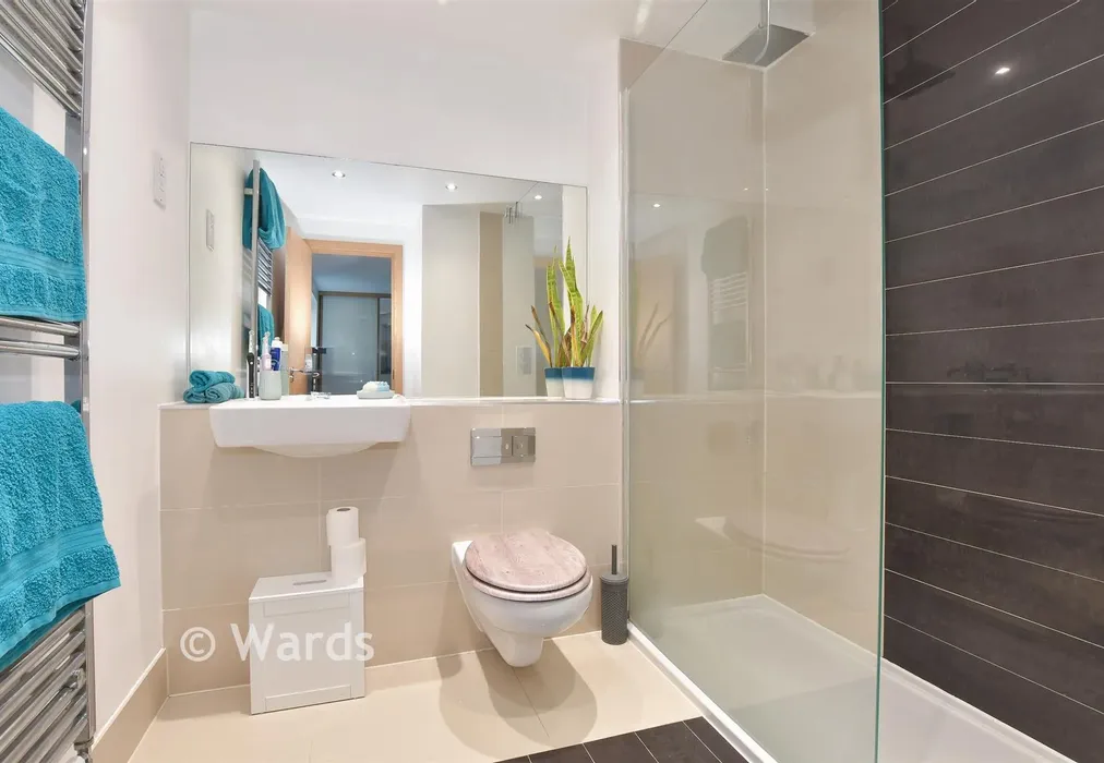 En-Suite - Olympia Way, Whitstable, Kent - Wards of Kent