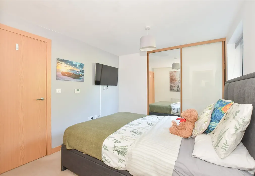 Bedroom 1 - Olympia Way, Whitstable, Kent - Wards of Kent