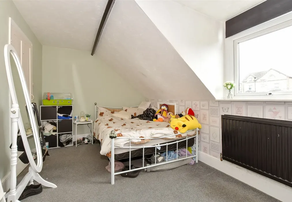 Bedroom 4 - Upper Highland Road, Ryde, Isle of Wight - Wards of Kent