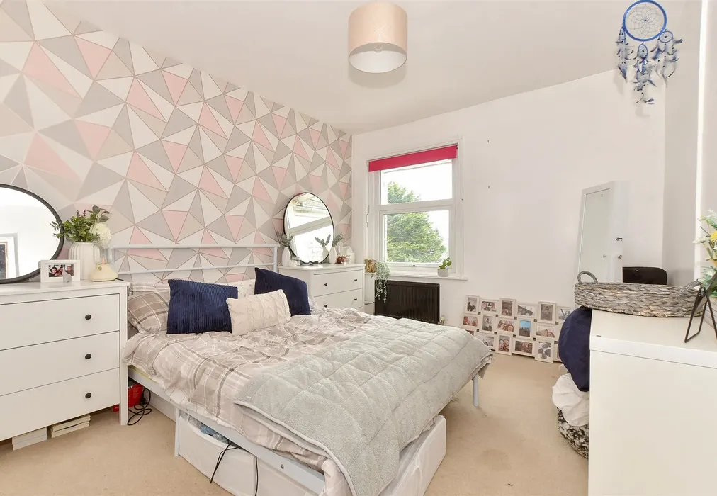 Bedroom 2 - Upper Highland Road, Ryde, Isle of Wight - Wards of Kent