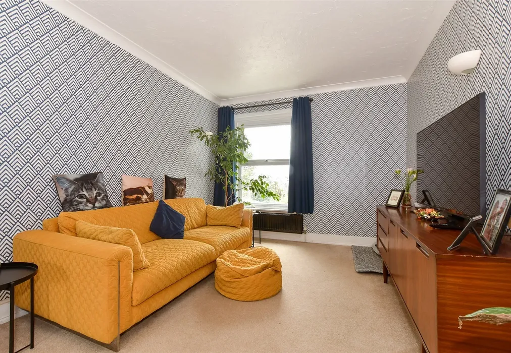 Lounge - Upper Highland Road, Ryde, Isle of Wight - Wards of Kent
