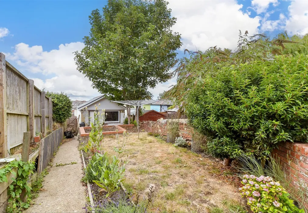 Rear Garden - Upper Highland Road, Ryde, Isle of Wight - Wards of Kent