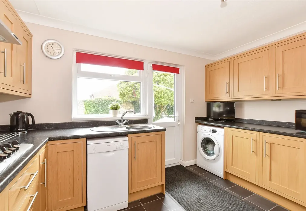 Kitchen - Morton Road, Brading, Isle of Wight - Wards of Kent
