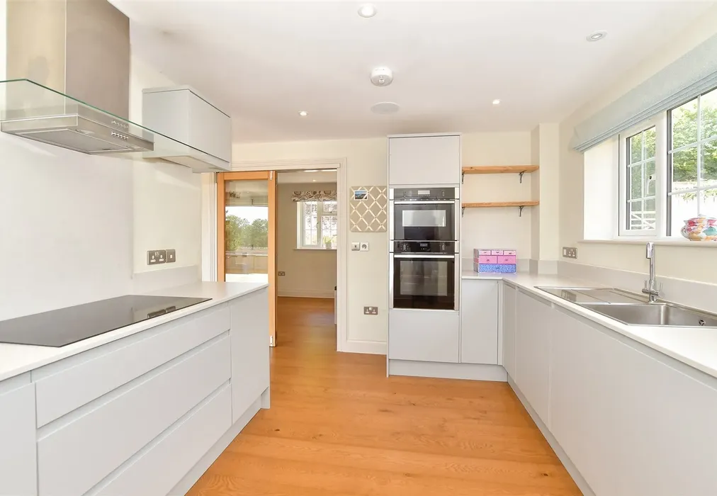 Kitchen - School House Lane, Horsmonden, Tonbridge, Kent - Wards of Kent