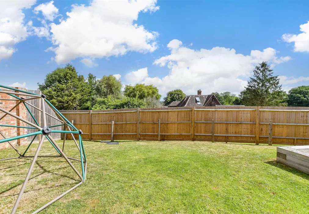 Rear Garden - School House Lane, Horsmonden, Tonbridge, Kent - Wards of Kent