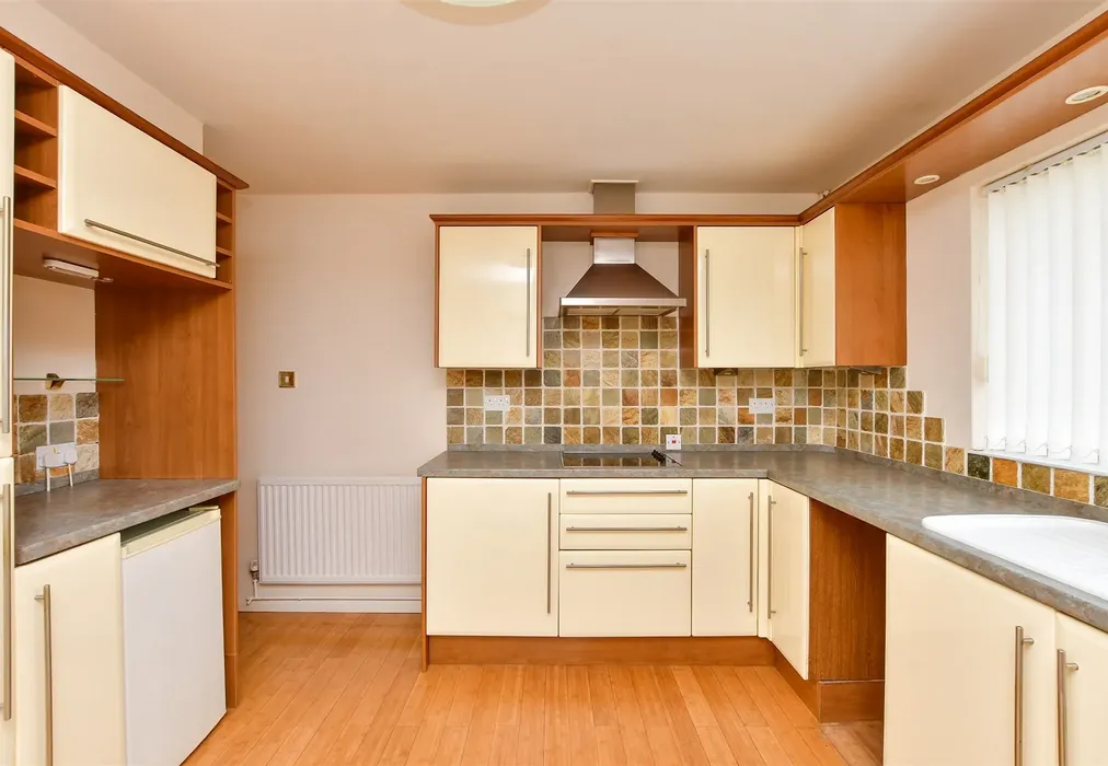Kitchen - Palmerston Avenue, Broadstairs, Kent - Wards of Kent
