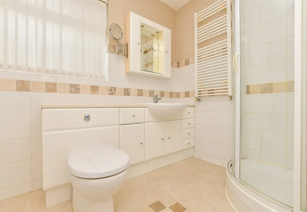 Bathroom - Palmerston Avenue, Broadstairs, Kent - Wards of Kent