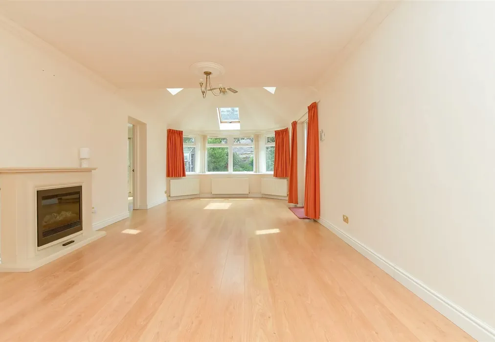 Lounge - Palmerston Avenue, Broadstairs, Kent - Wards of Kent