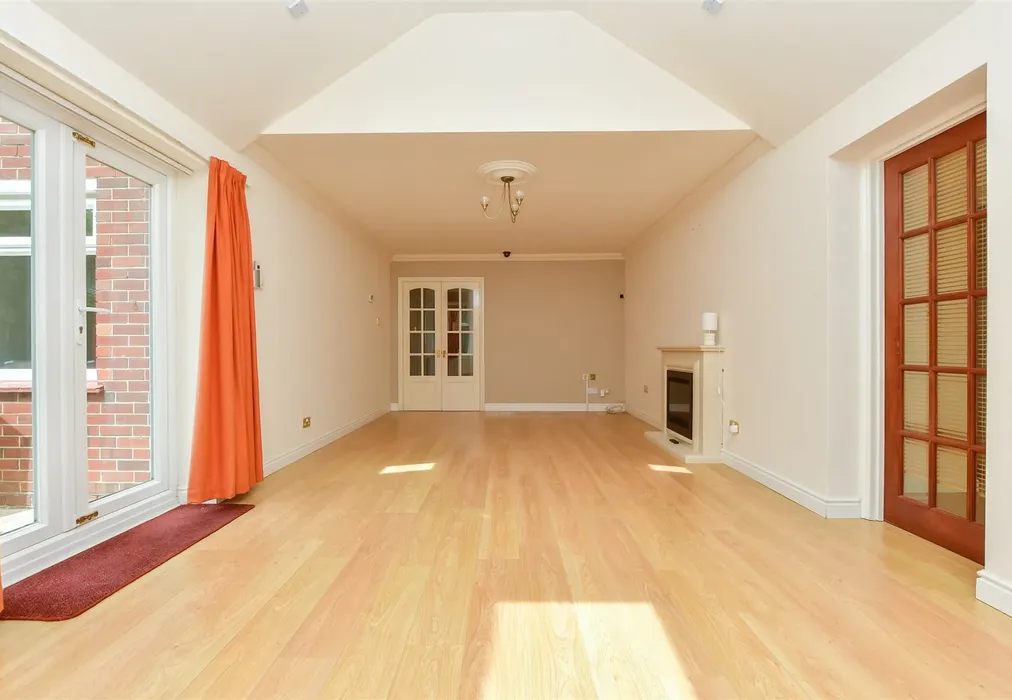 Lounge - Palmerston Avenue, Broadstairs, Kent - Wards of Kent