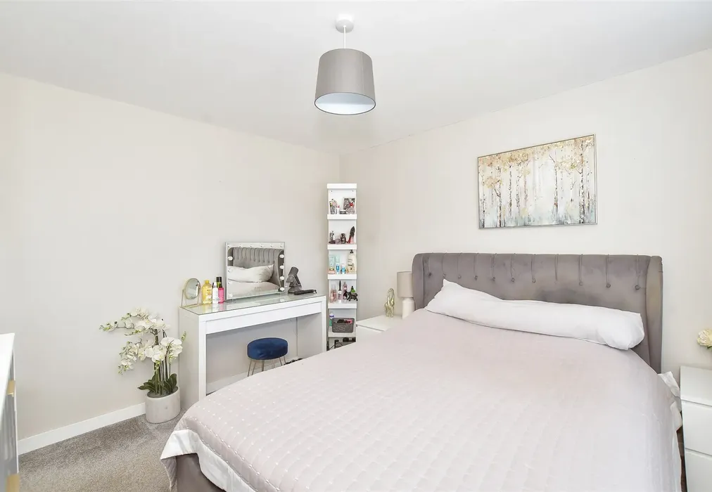 Bedroom 1 - Oakcroft Gardens, Littlehampton, West Sussex - Wards of Kent