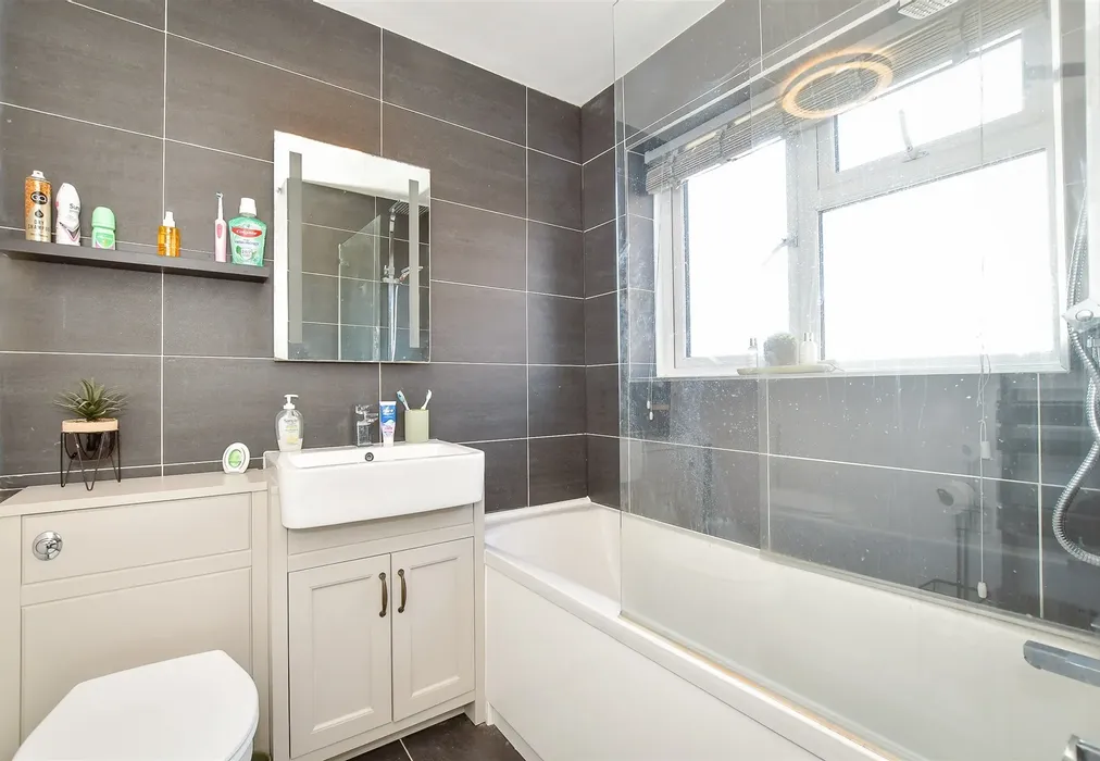 Bathroom - Oakcroft Gardens, Littlehampton, West Sussex - Wards of Kent