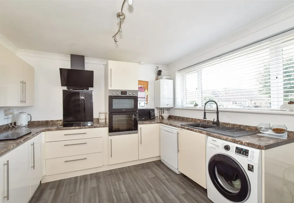 Kitchen - Oakcroft Gardens, Littlehampton, West Sussex - Wards of Kent