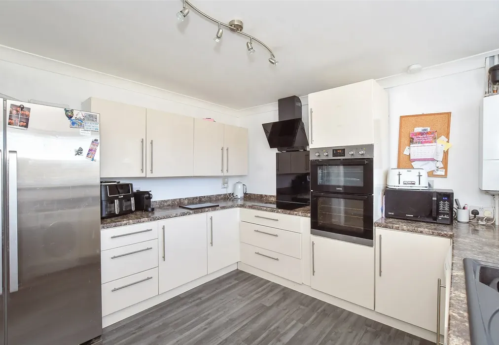 Kitchen - Oakcroft Gardens, Littlehampton, West Sussex - Wards of Kent