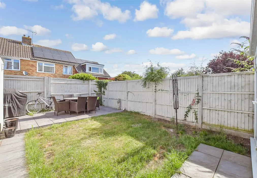 Rear Garden - Oakcroft Gardens, Littlehampton, West Sussex - Wards of Kent