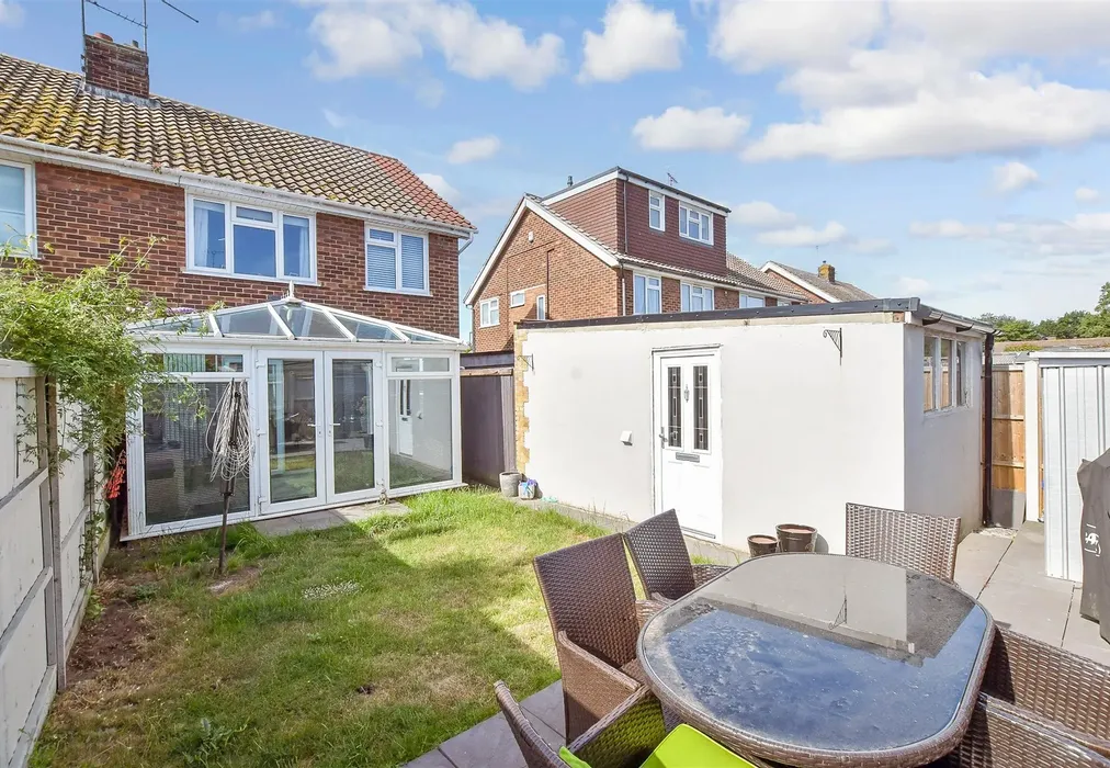 Rear Garden - Oakcroft Gardens, Littlehampton, West Sussex - Wards of Kent