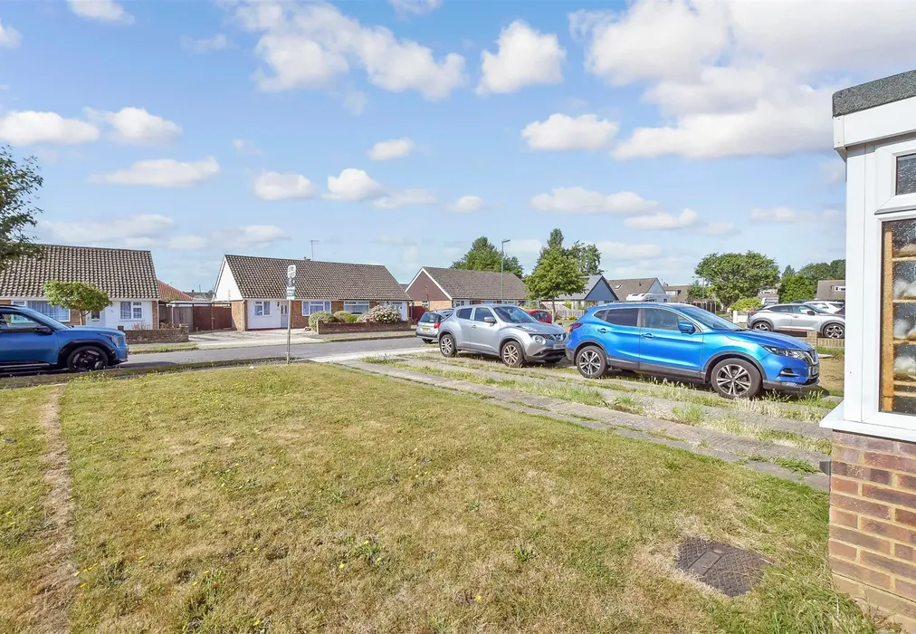 Front Garden - Oakcroft Gardens, Littlehampton, West Sussex - Wards of Kent