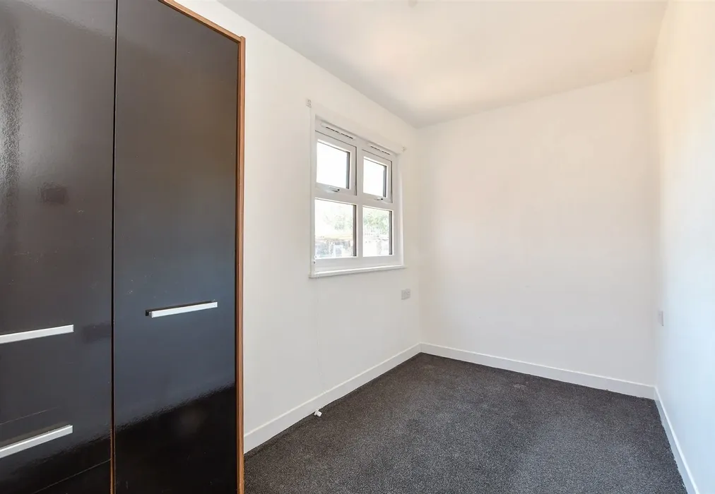 Annexe Bedroom - Plough Road, Eastchurch, Sheerness, Kent - Wards of Kent