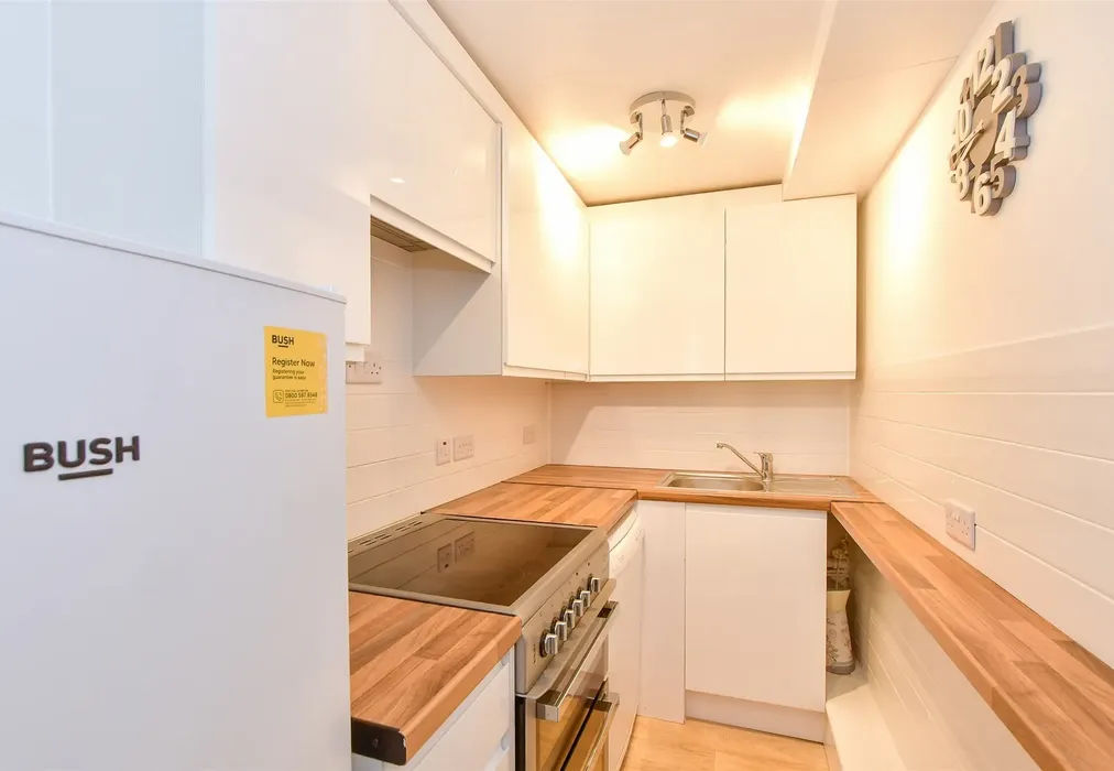 Annexe Kitchen - Plough Road, Eastchurch, Sheerness, Kent - Wards of Kent