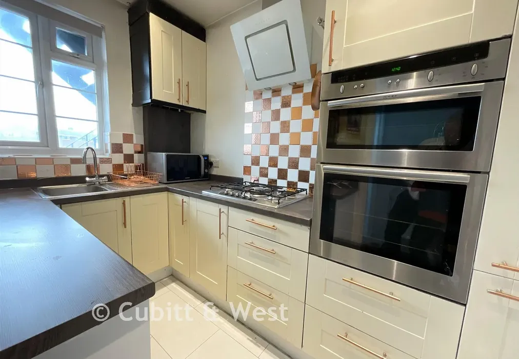 Kitchen - The Boulevard, Goring-By-Sea, Worthing, West Sussex - Wards of Kent