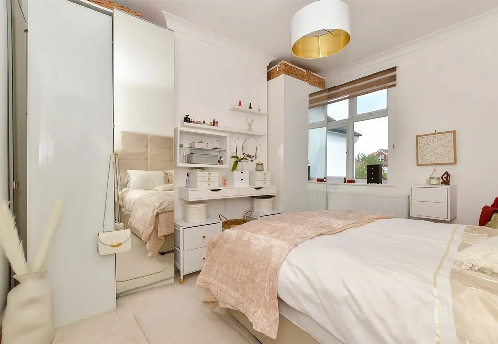 Bedroom 1 - Compton Avenue, Gidea Park, Essex - Wards of Kent