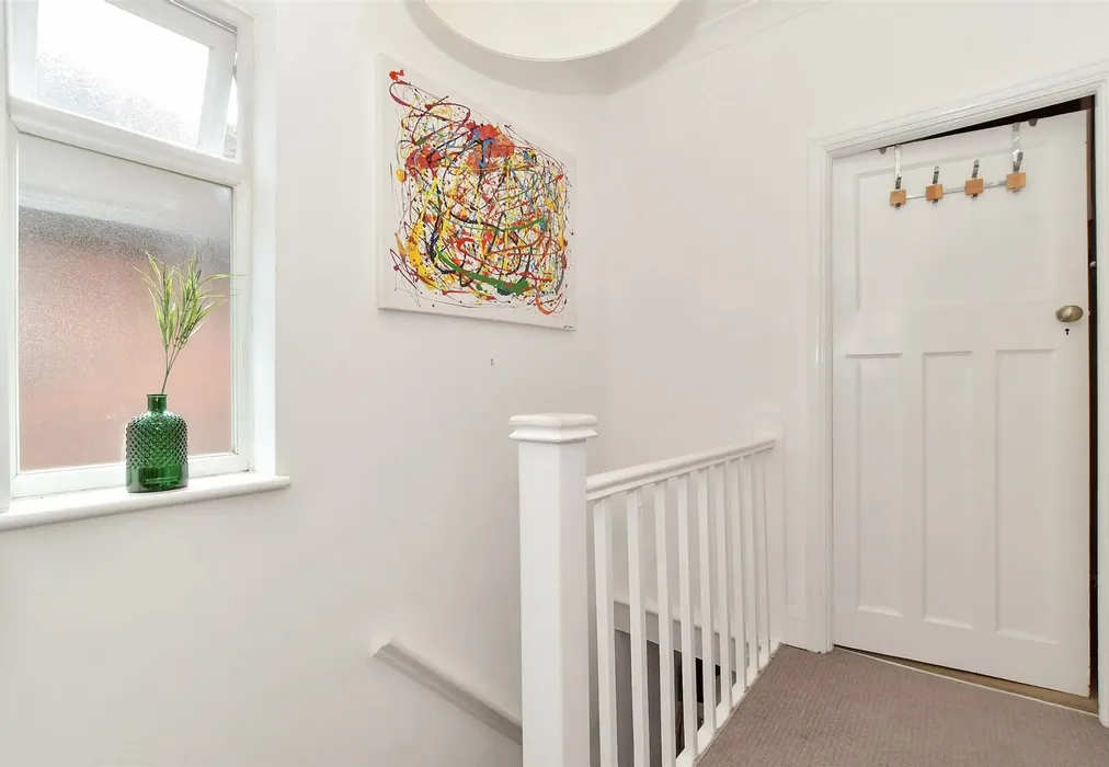 Landing - Compton Avenue, Gidea Park, Essex - Wards of Kent