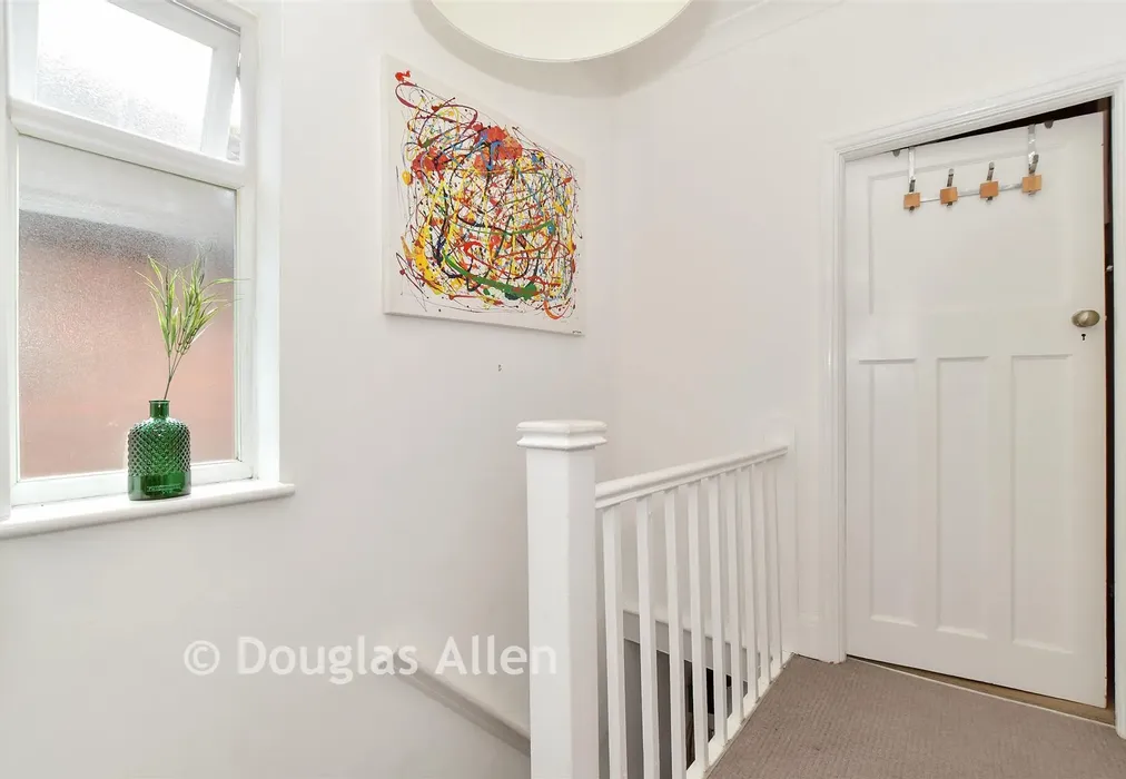Landing - Compton Avenue, Gidea Park, Essex - Wards of Kent
