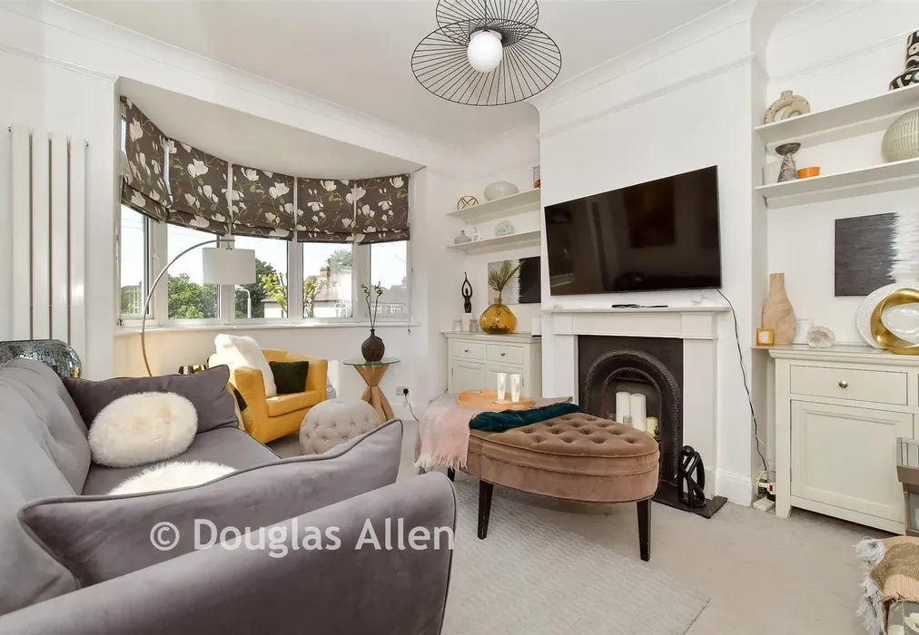 Lounge - Compton Avenue, Gidea Park, Essex - Wards of Kent