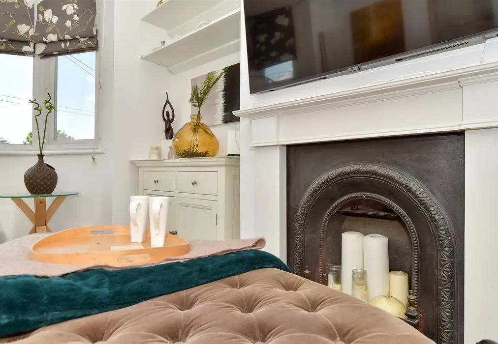 Internal Lifestyle Photograph - Compton Avenue, Gidea Park, Essex - Wards of Kent