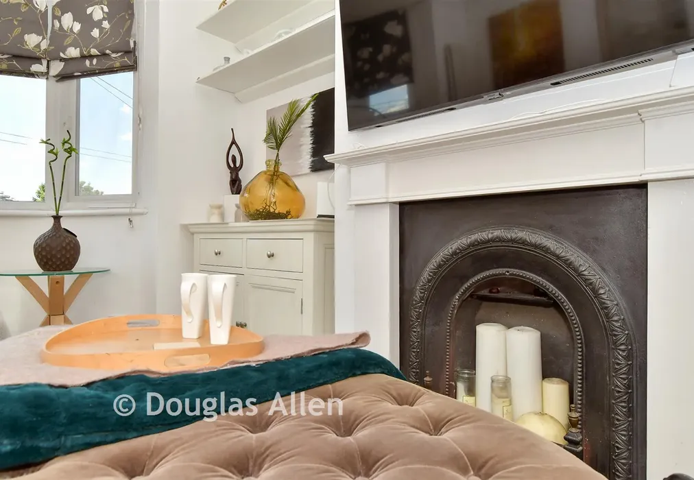 Internal Lifestyle Photograph - Compton Avenue, Gidea Park, Essex - Wards of Kent