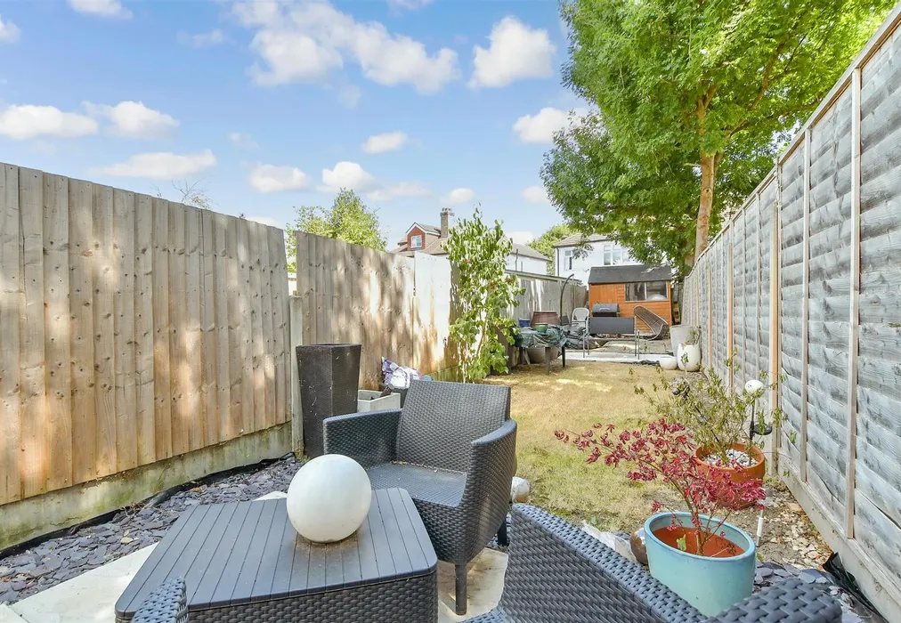 Rear Garden - Compton Avenue, Gidea Park, Essex - Wards of Kent