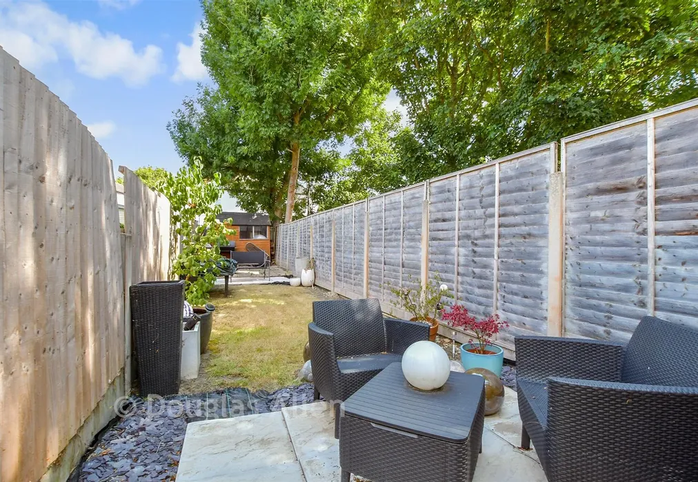 Rear Garden - Compton Avenue, Gidea Park, Essex - Wards of Kent