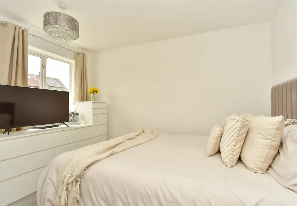 Bedroom 1 - Woolwich Close, Chatham, Kent - Wards of Kent