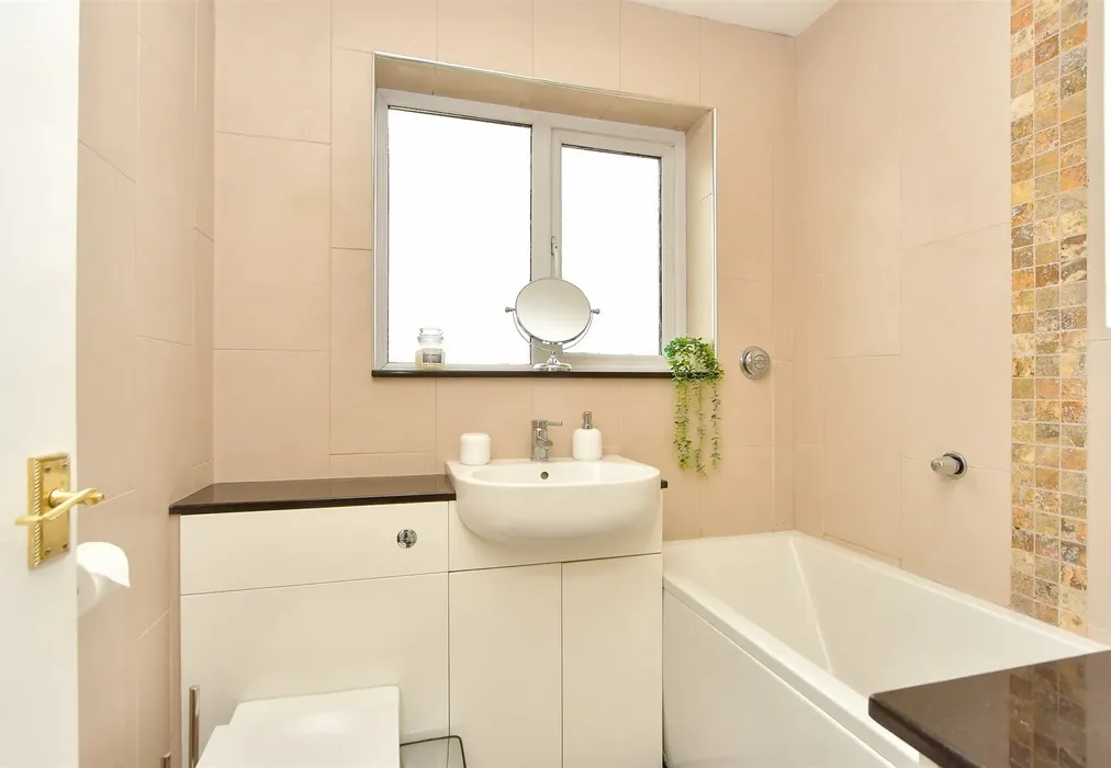 Bathroom - Woolwich Close, Chatham, Kent - Wards of Kent